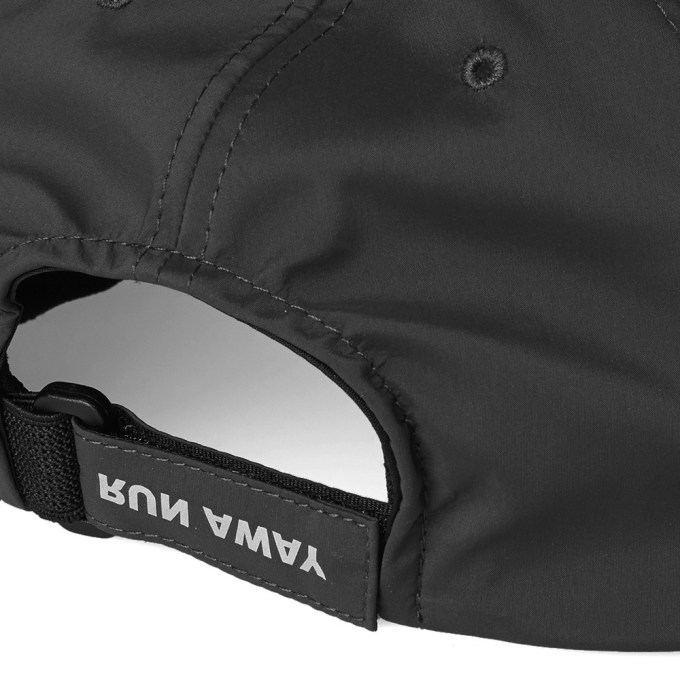 02-03-2017_satisfy_runningcap_blackwaterproof_stft-rnngcap-bk_sh_5